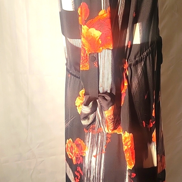 Simply Vera, Vera Wang Black & Floral High-Low Hem Dress Size: M - Picture 8 of 10